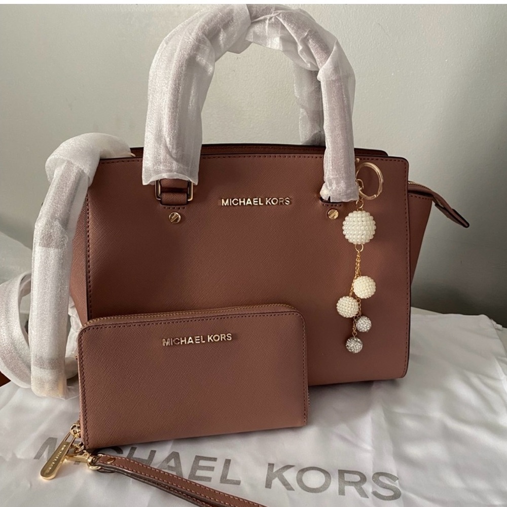 Michael Kors Selma Satchel and Matching Wallet - Picture 2 of 9